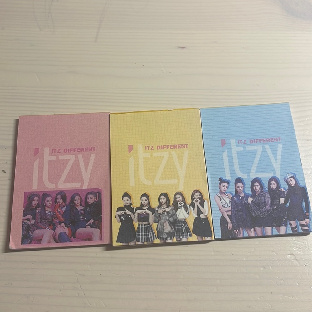 Itzy post it notes kpop